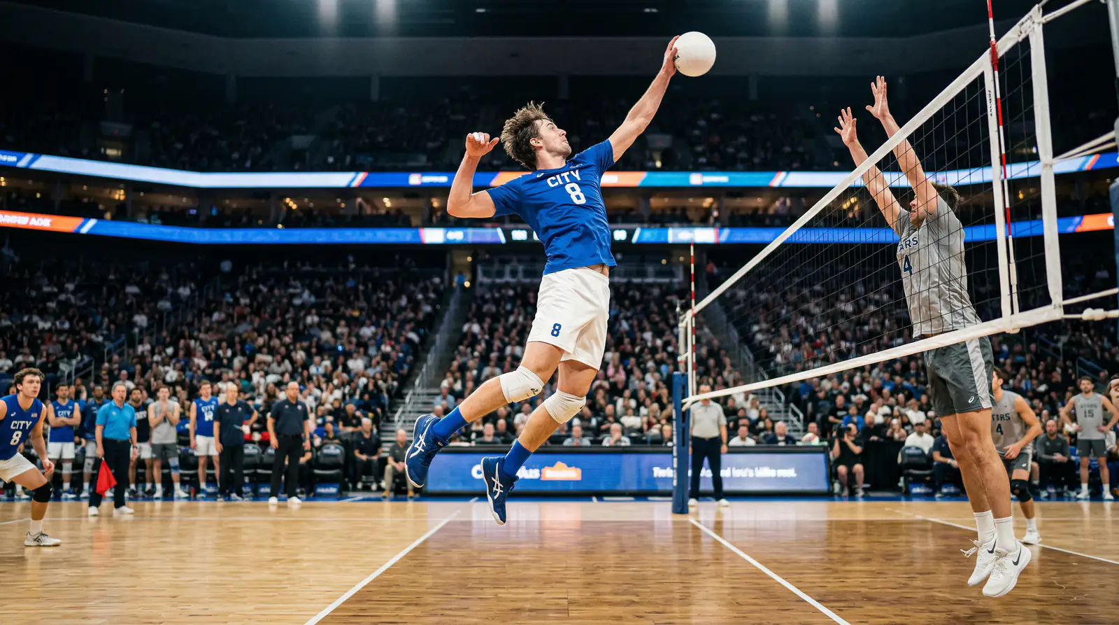 Volleyball-Spieler am Netz beim Angriff während eines Hallenturniers